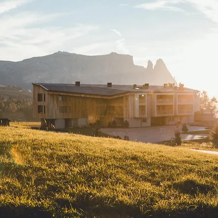 Szálloda Icaro Alpe di Siusi